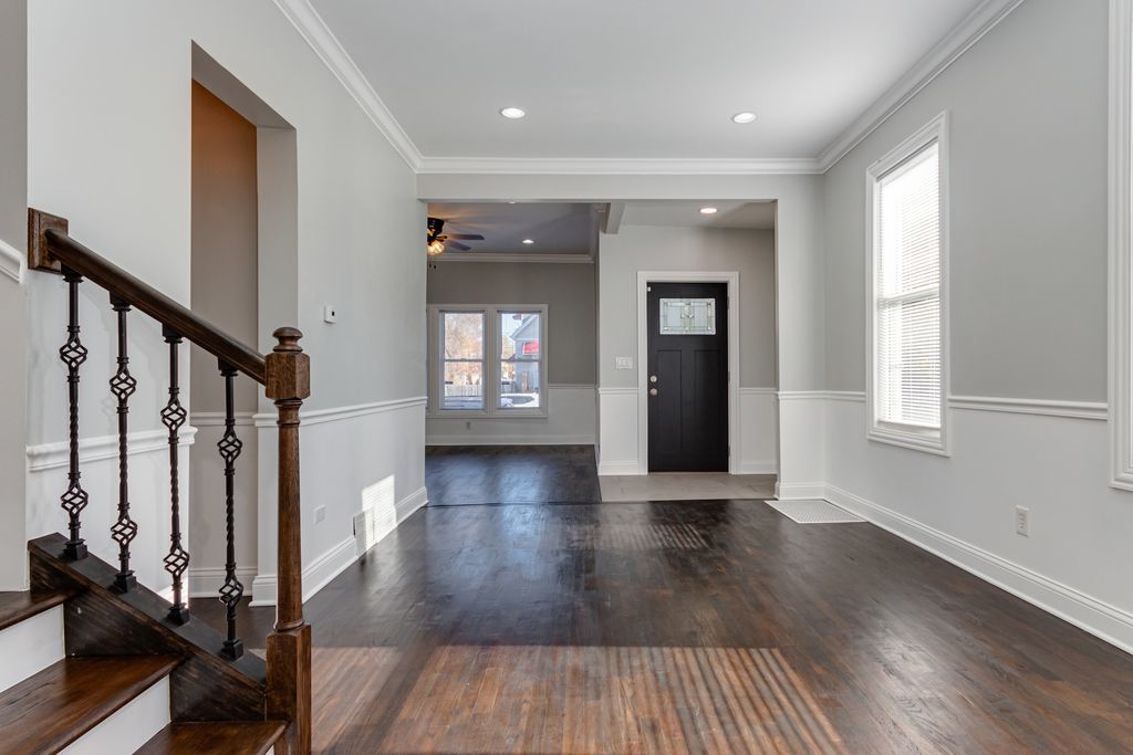 6812 S Green Street Property Photo 12