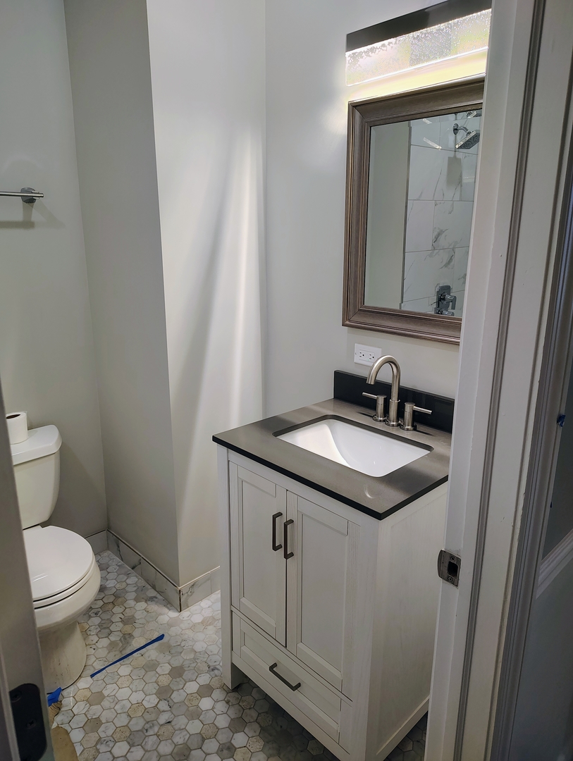 6812 S Green Street Property Photo 13
