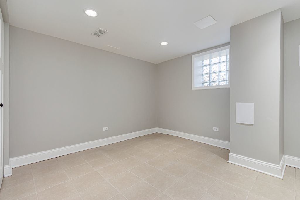 6812 S Green Street Property Photo 24