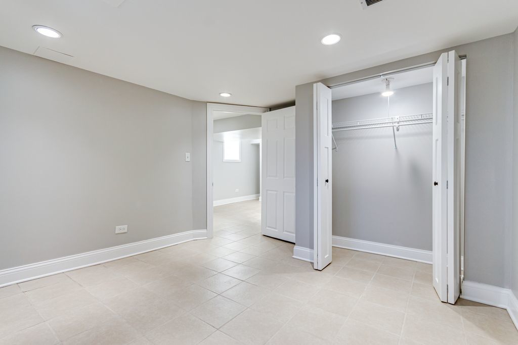 6812 S Green Street Property Photo 25
