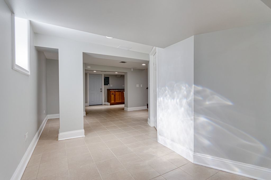 6812 S Green Street Property Photo 32