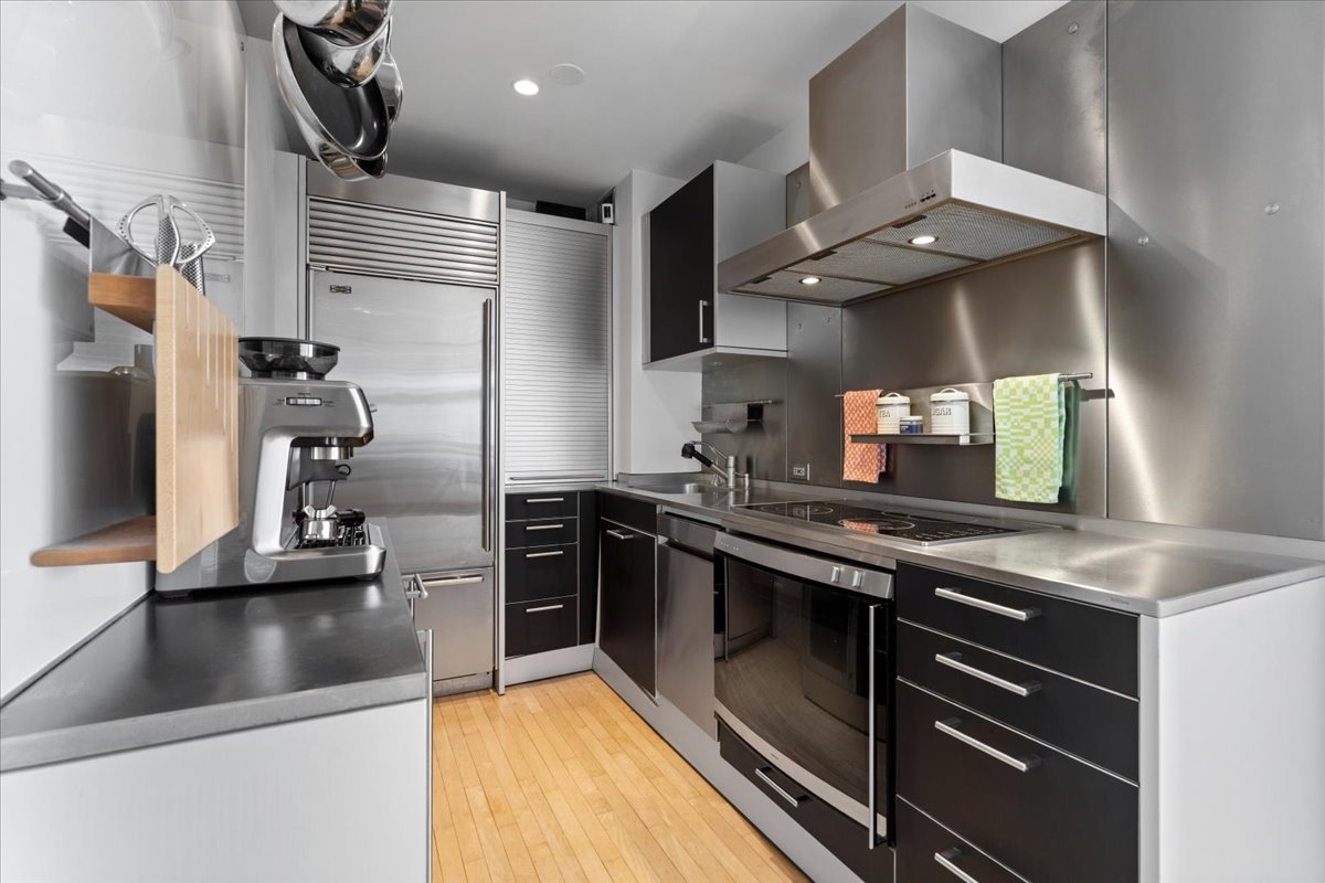 880 N Lake Shore Drive 16dh Property Photo 4