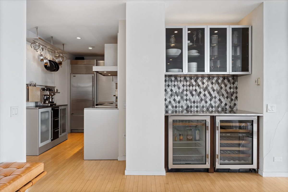 880 N Lake Shore Drive 16dh Property Photo 6
