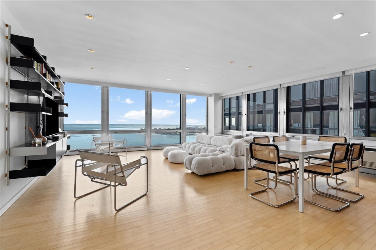 880 N Lake Shore Drive 16dh Property Photo 8