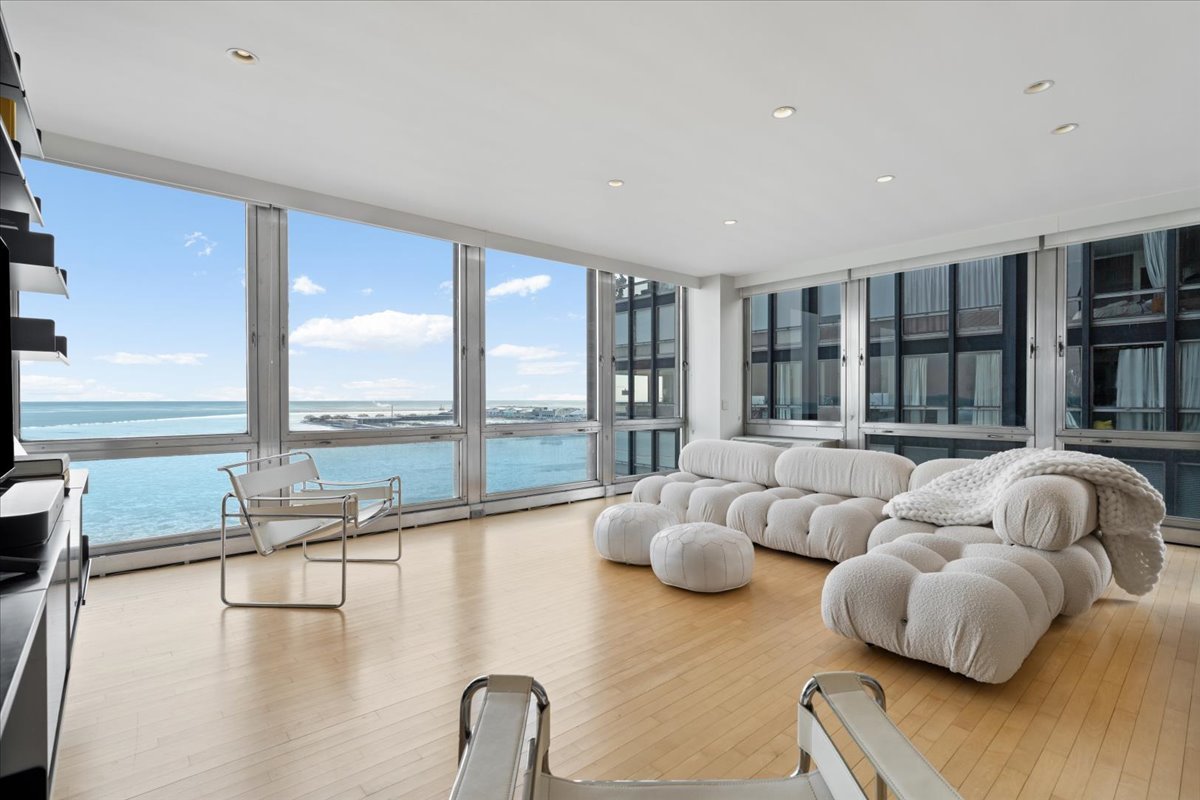 880 N Lake Shore Drive 16dh Property Photo 10