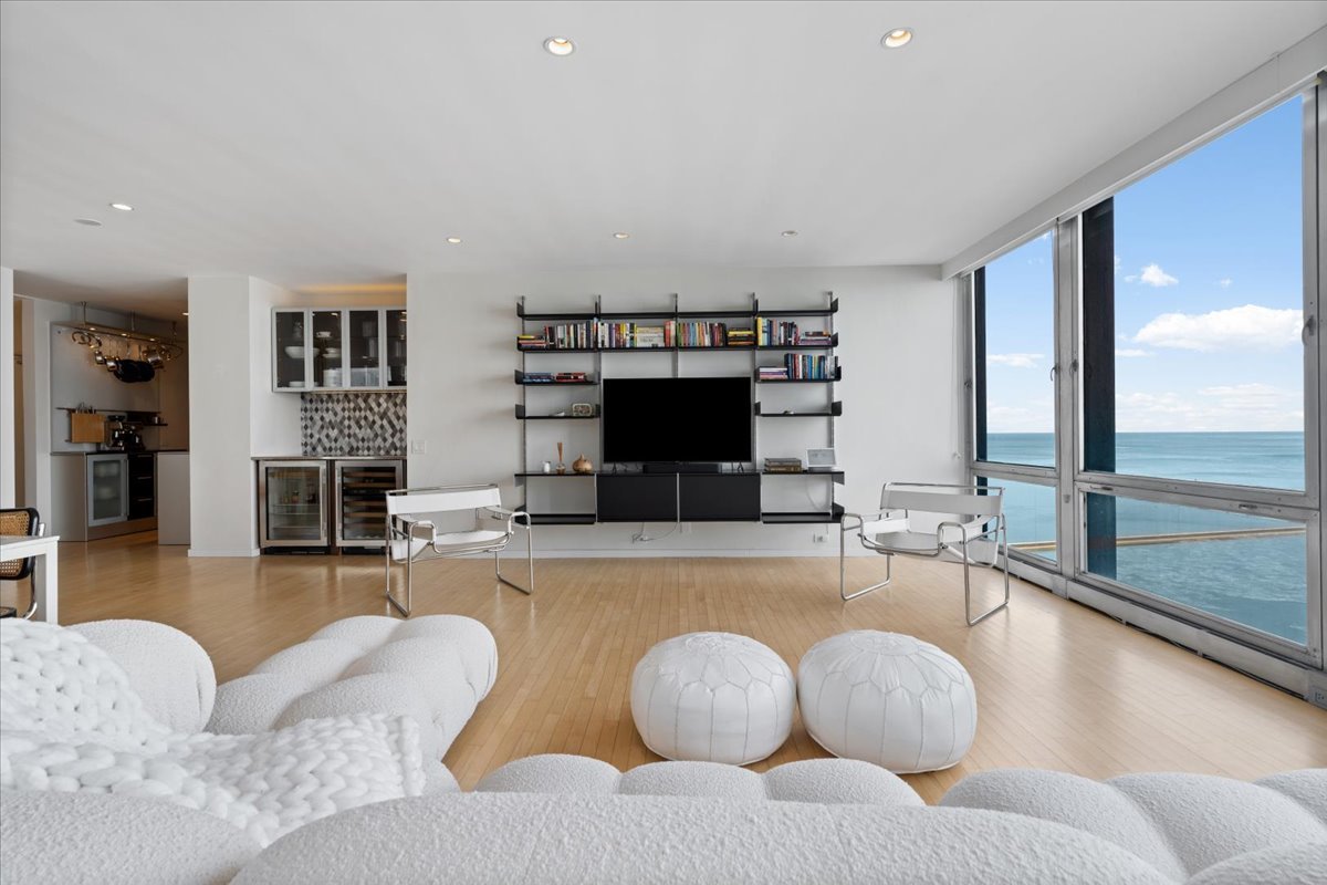 880 N Lake Shore Drive 16dh Property Photo 12