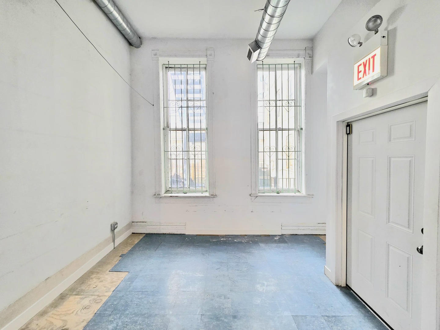 1102 W 18th Street Property Photo 12