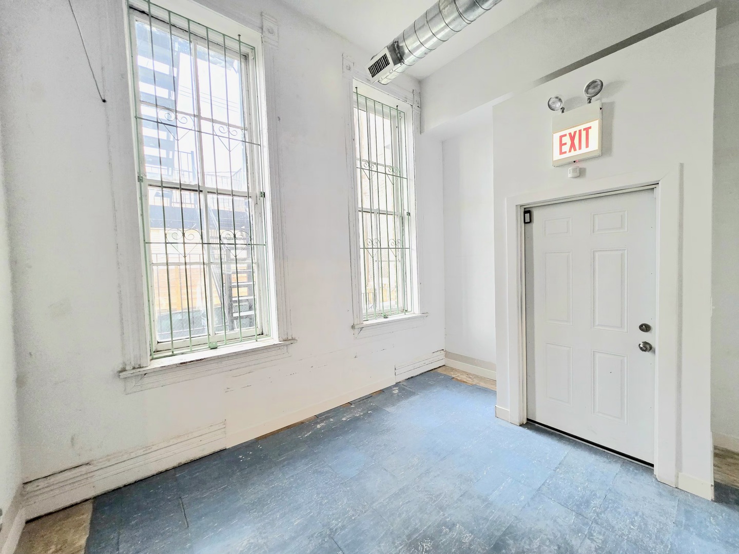1102 W 18th Street Property Photo 14