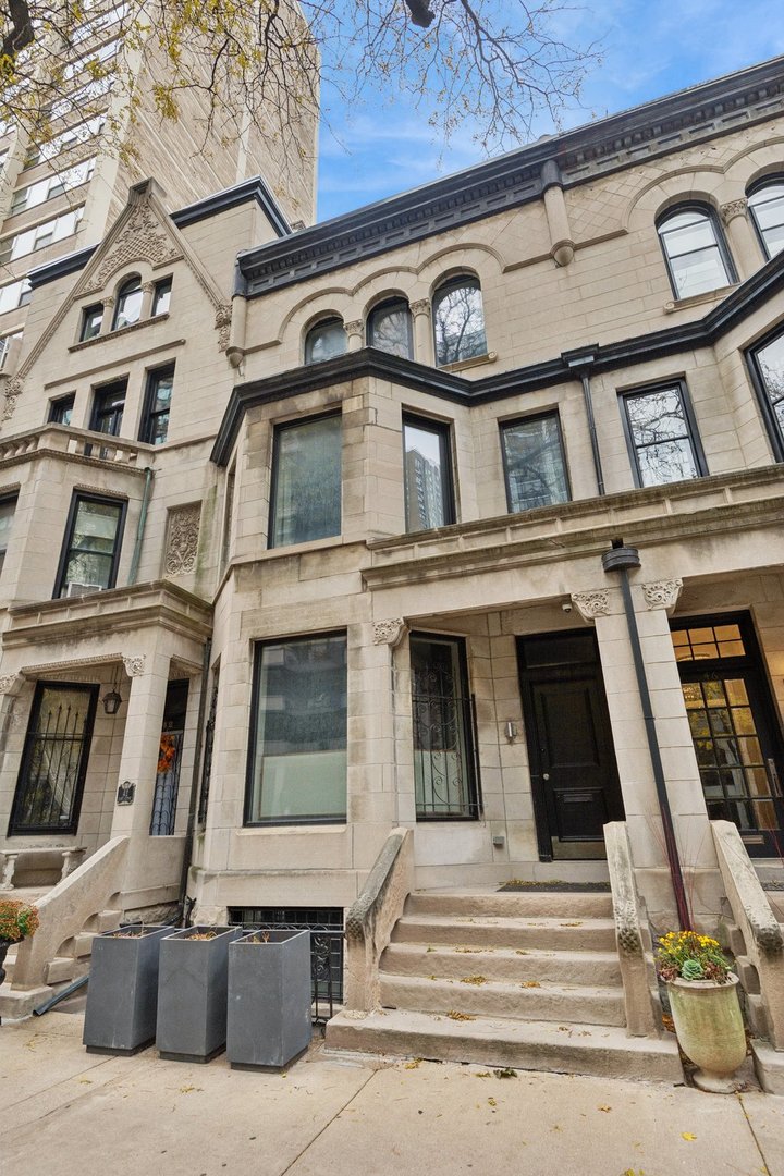 44 E Cedar Street Property Photo 1