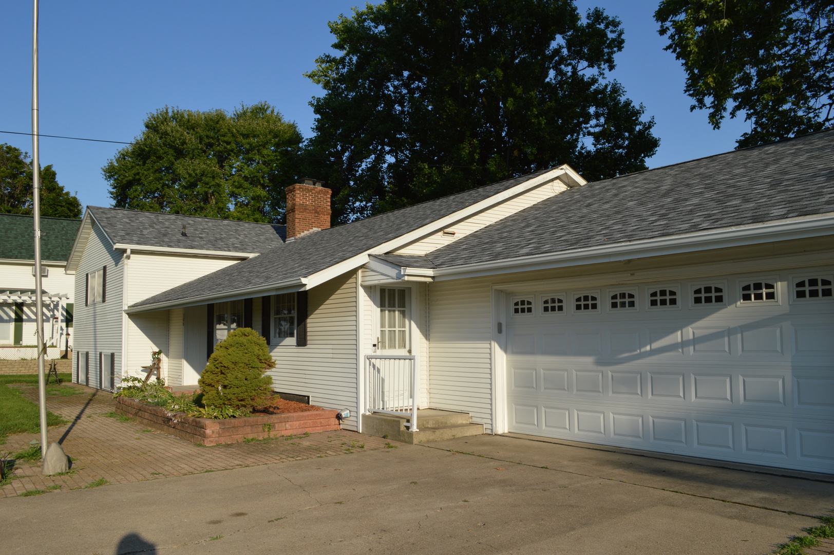 708 E Thompson Street Property Photo 5