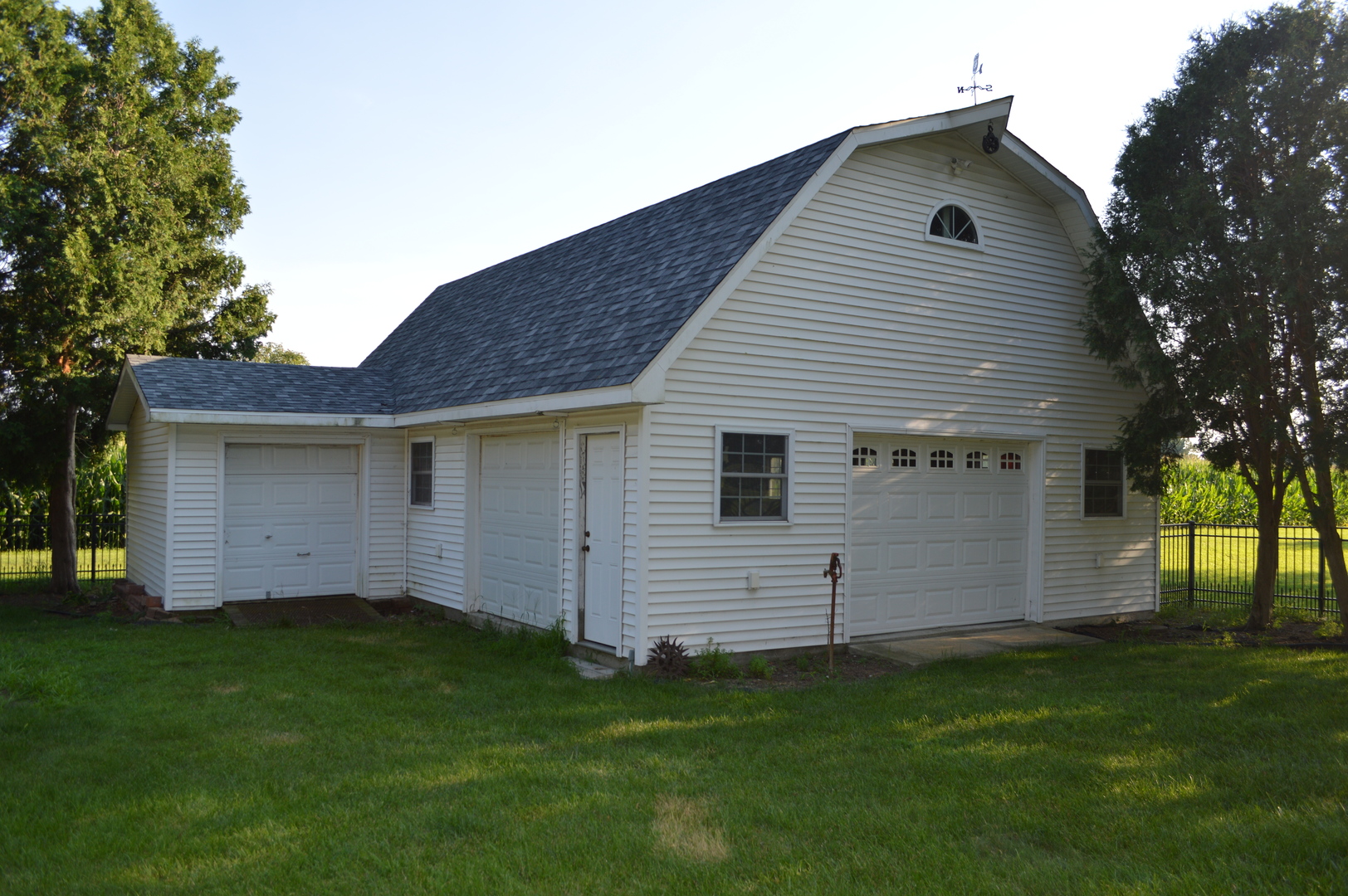708 E Thompson Street Property Photo 6