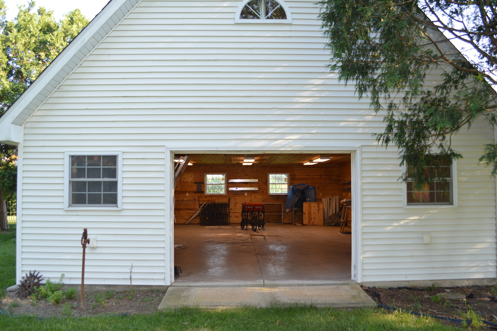 708 E Thompson Street Property Photo 7