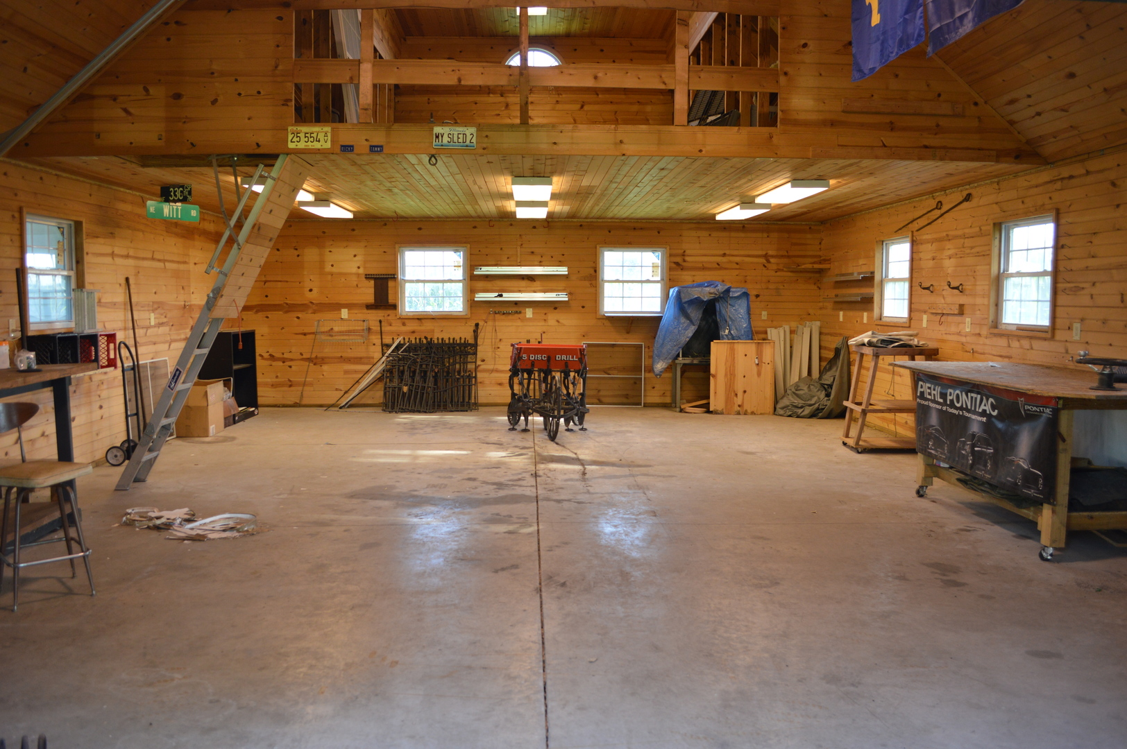 708 E Thompson Street Property Photo 8