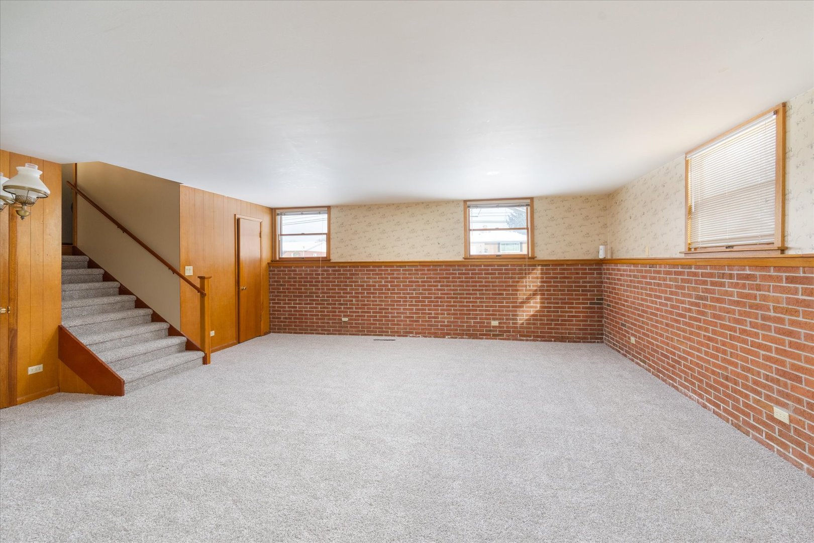 708 E Thompson Street Property Photo 28