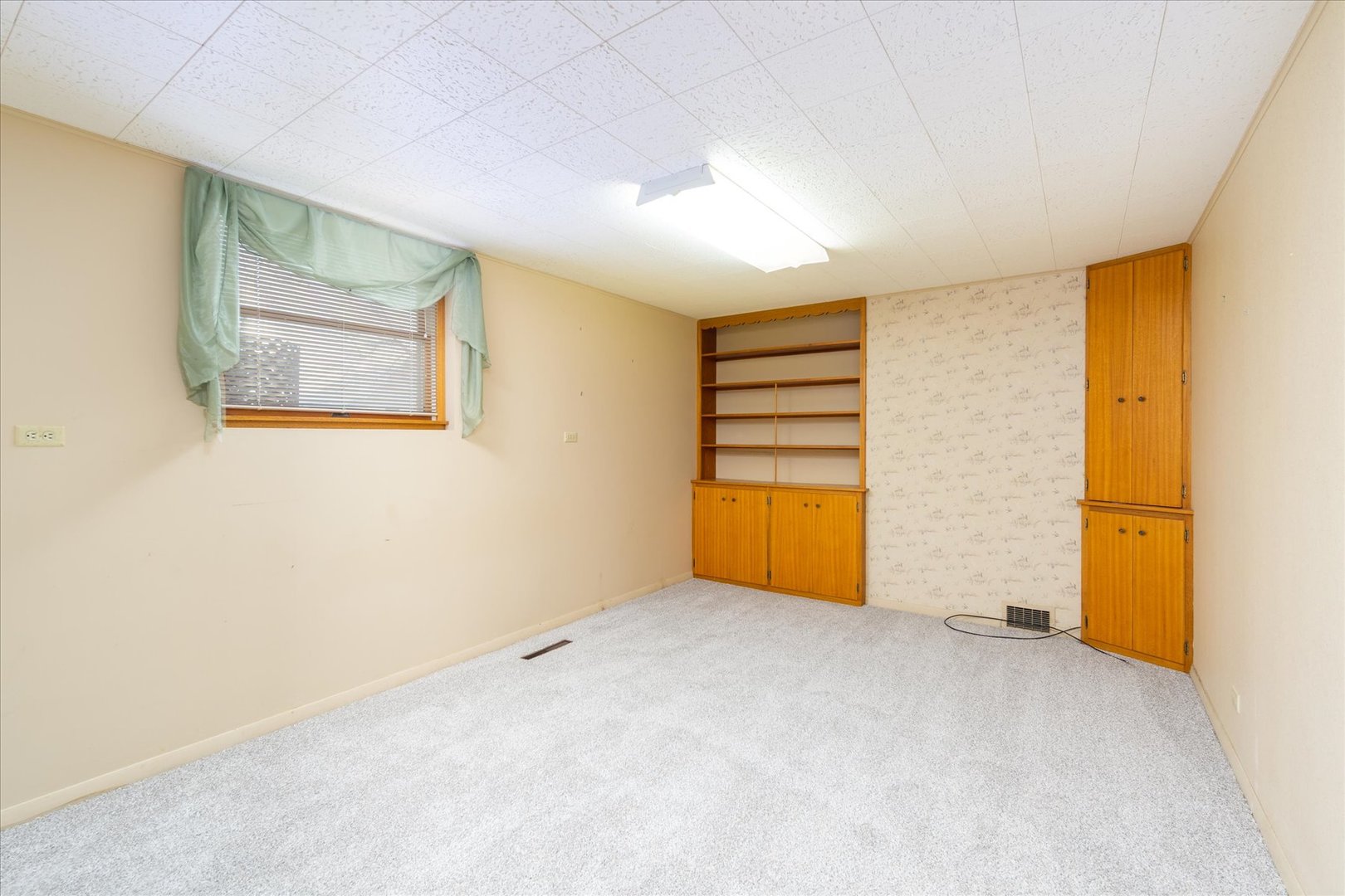 708 E Thompson Street Property Photo 29