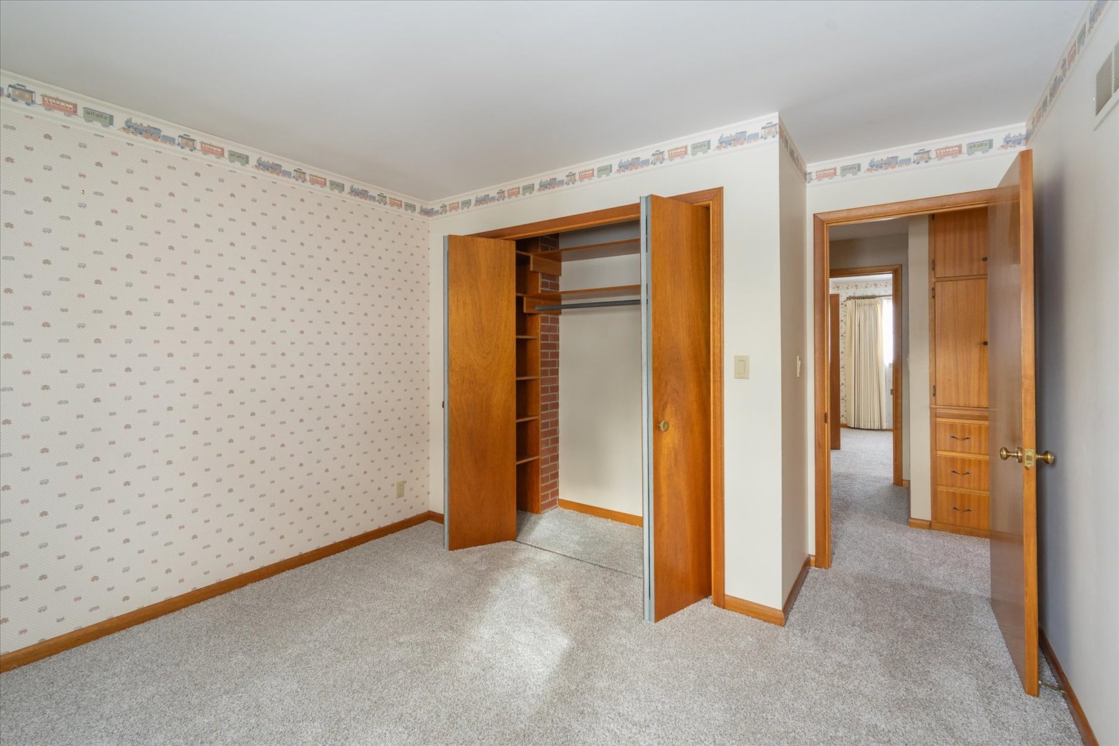 708 E Thompson Street Property Photo 34