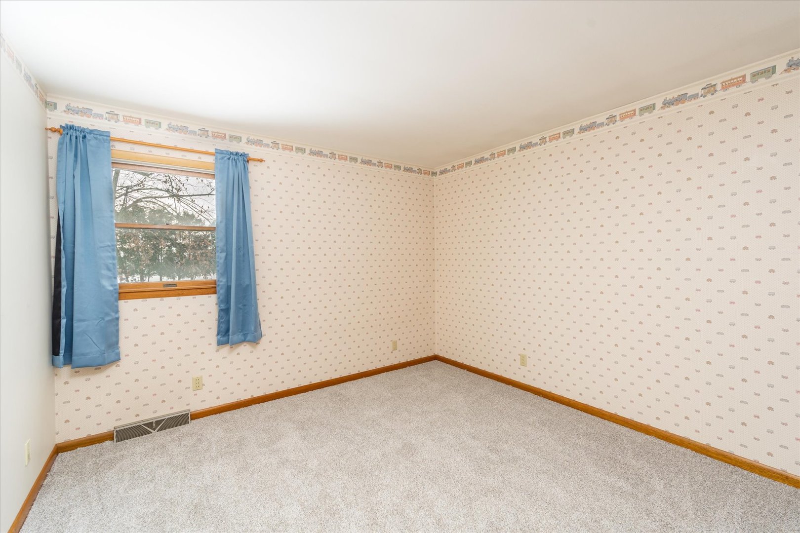 708 E Thompson Street Property Photo 35
