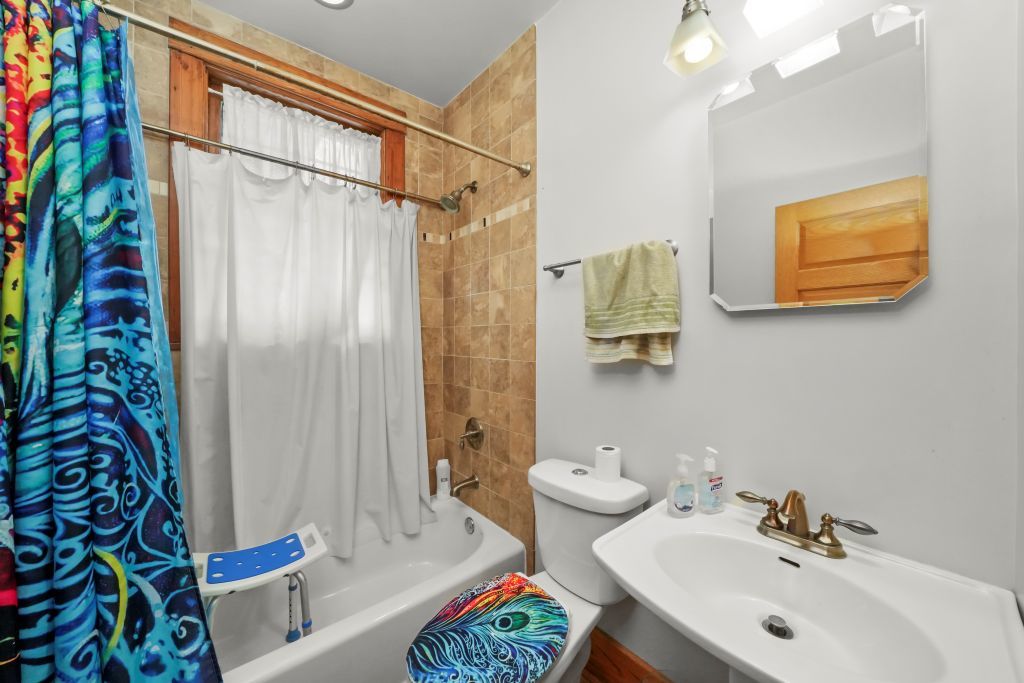 711 Campbell Street Property Photo 6