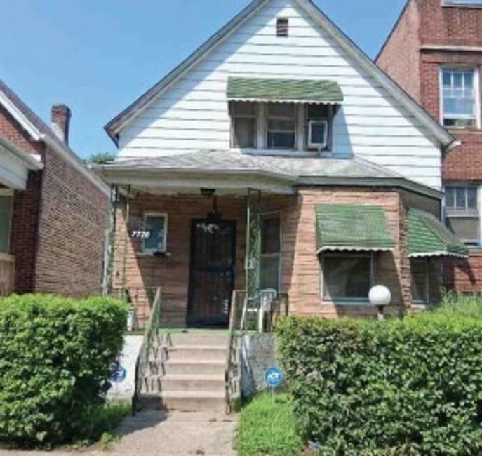 7726 S Langley Avenue Property Photo 2