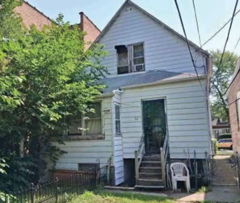 7726 S Langley Avenue Property Photo 3
