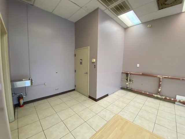 1675 N Milwaukee Avenue Property Photo 8