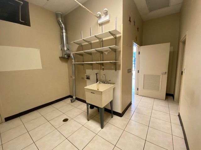 1675 N Milwaukee Avenue Property Photo 10