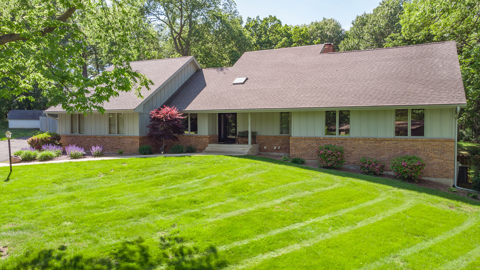 684 Sioux Drive Property Photo 1