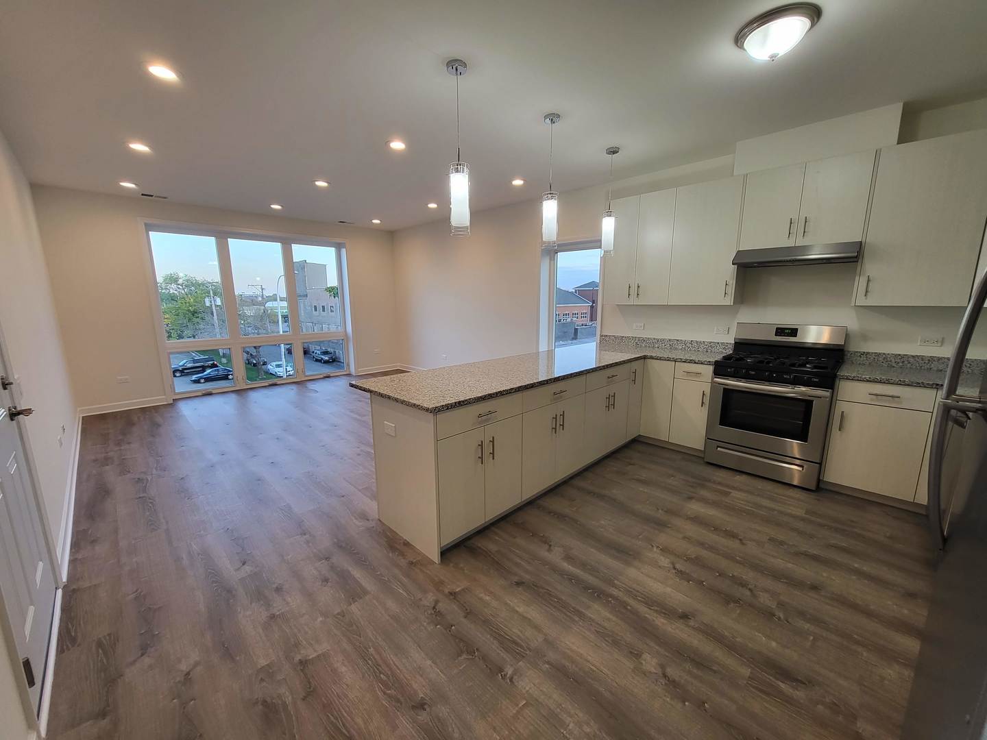 3595 S Archer Avenue 2c Property Photo 4