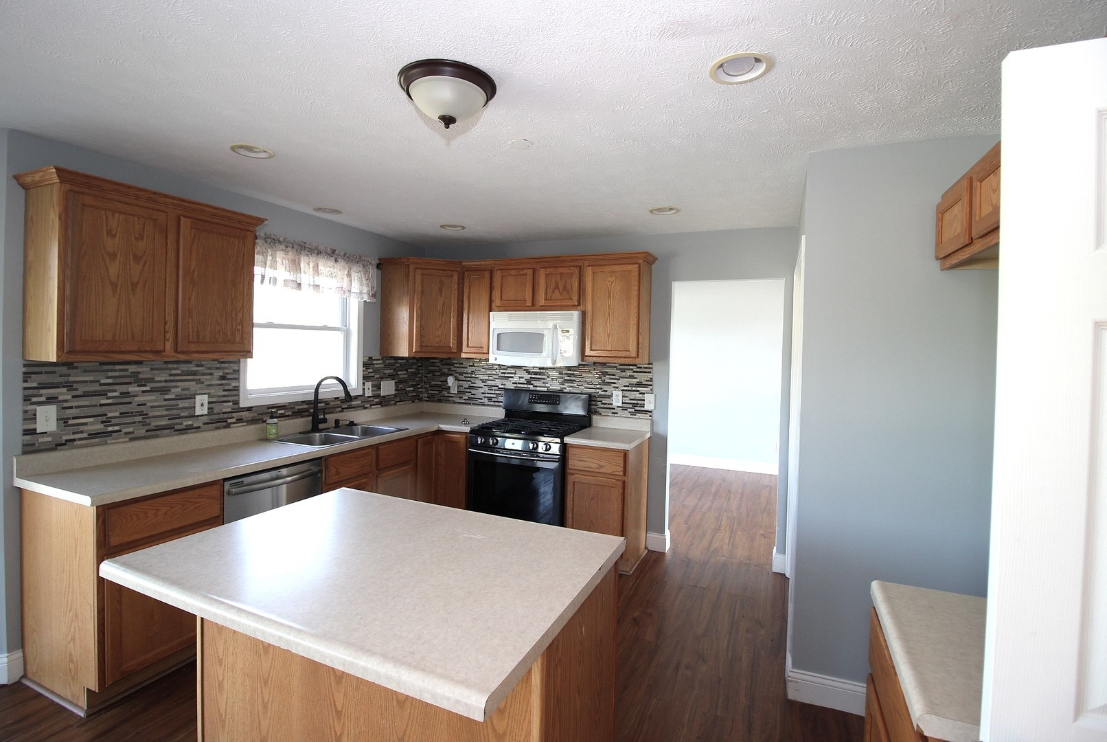 901 Brighton Street Property Photo 6