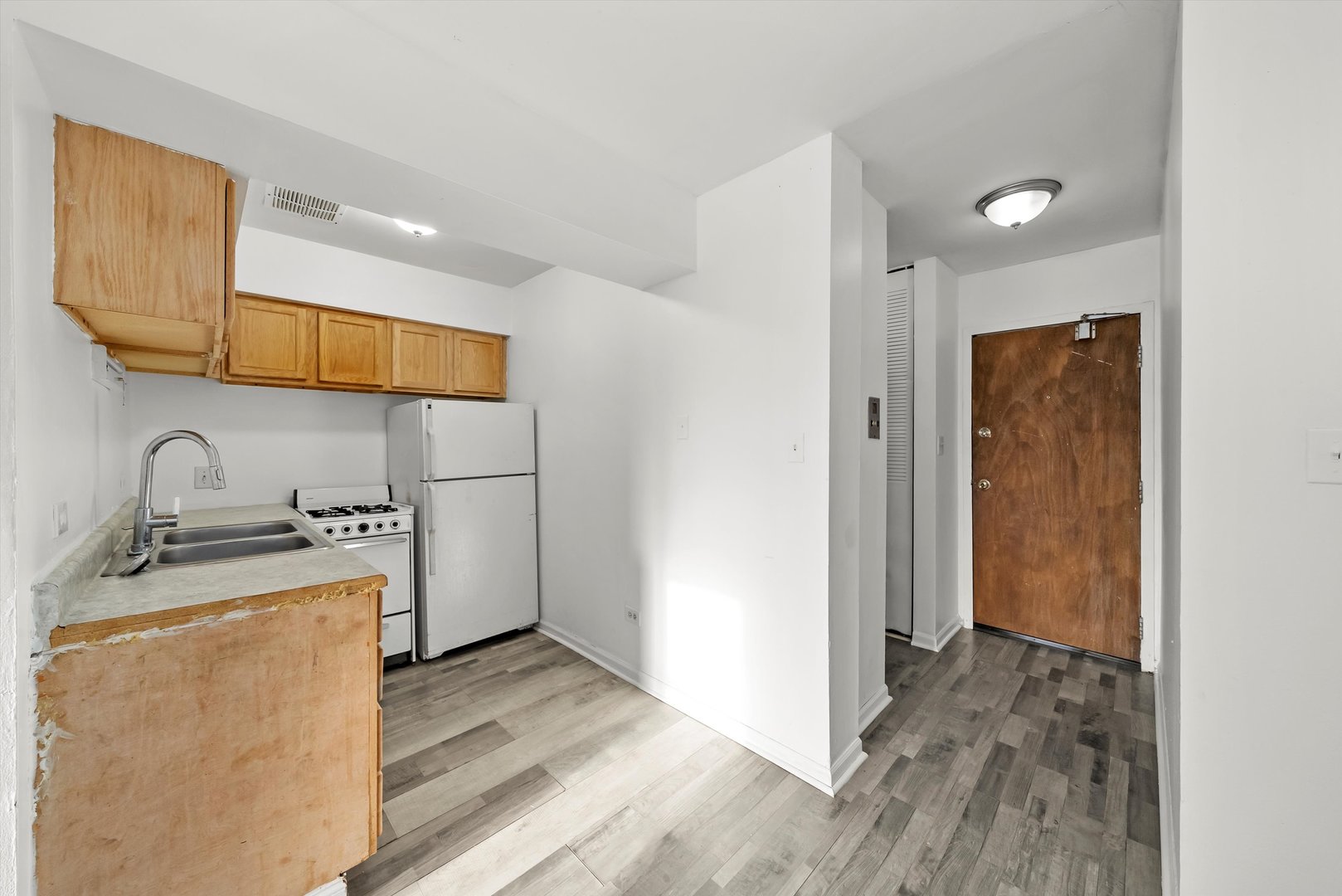7854 S South Shore Drive 313 Property Photo 6