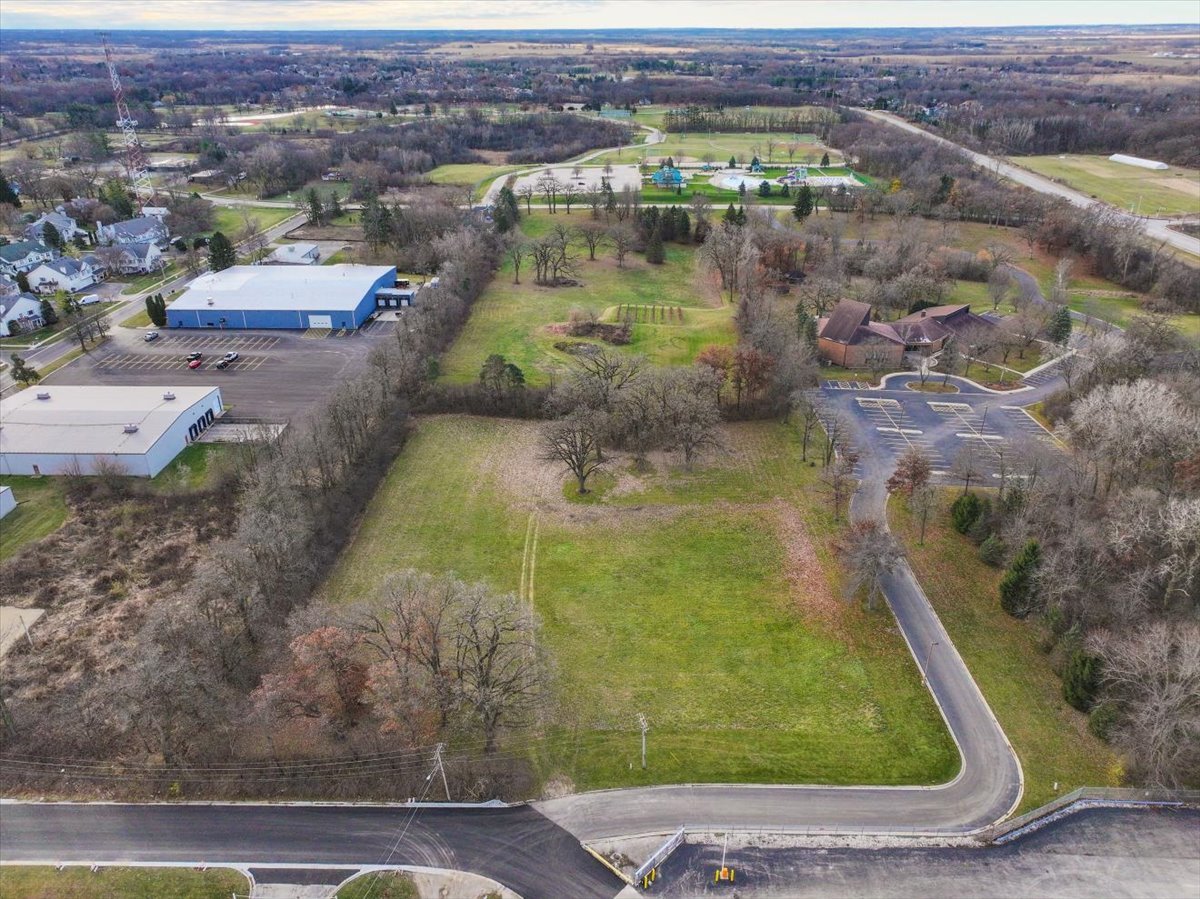 13902 Kishwaukee Valley Road Property Photo 1