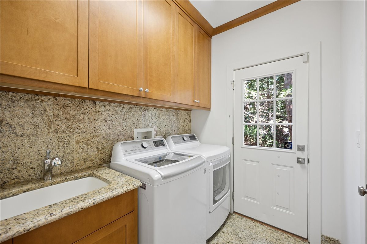 1035 Meadow Road Property Photo 16