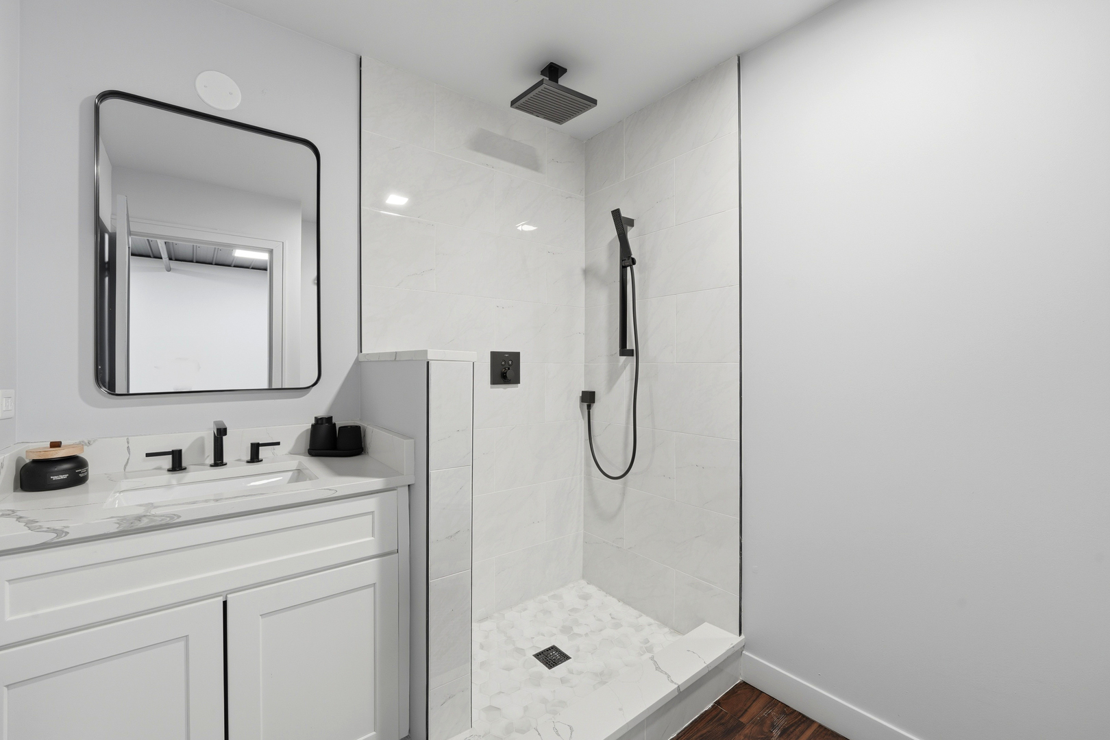 2112 Ferry Road 106 Property Photo 15