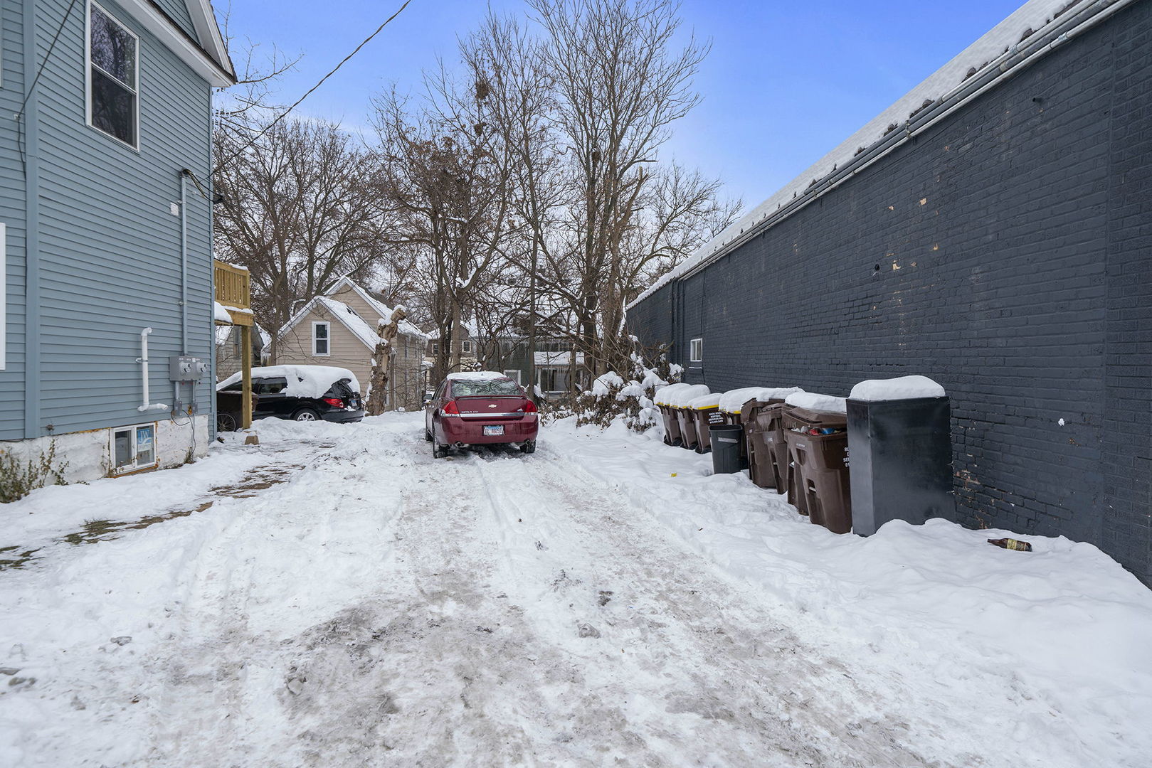 909-911 Ridge Avenue Property Photo 3