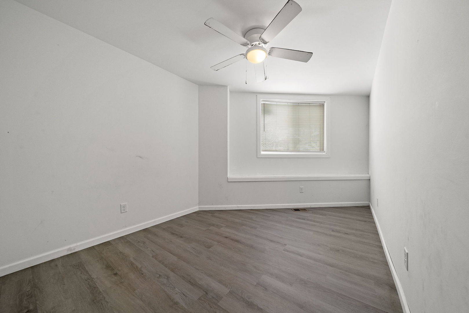 909-911 Ridge Avenue Property Photo 11