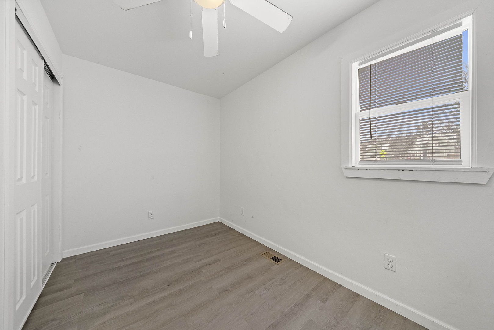 909-911 Ridge Avenue Property Photo 13