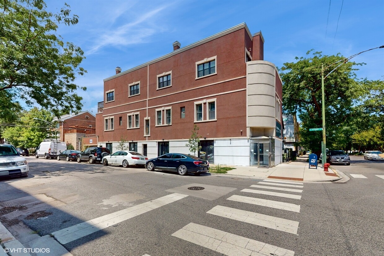 2500 N Ashland Avenue Property Photo 1