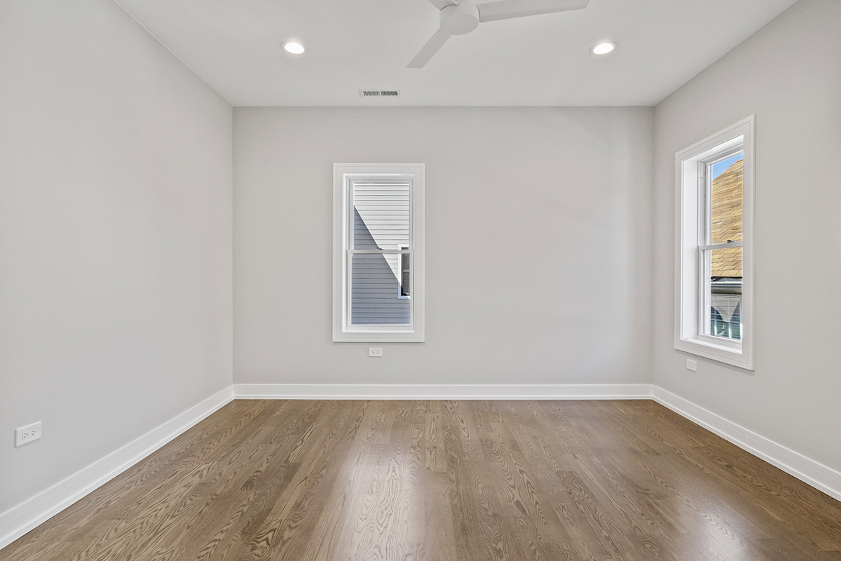 6106 N Hermitage Avenue Property Photo 18