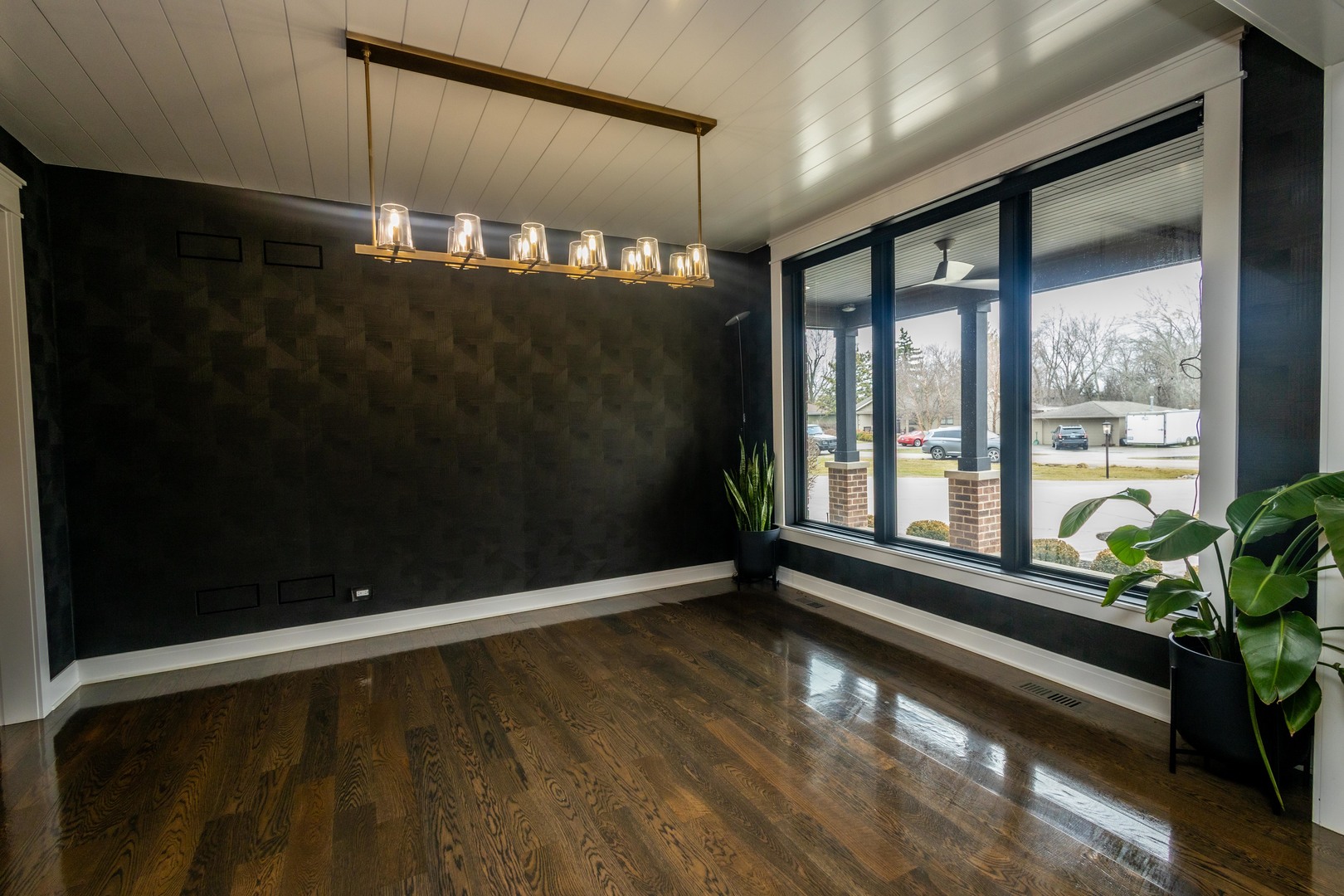 740 67th Place Property Photo 3