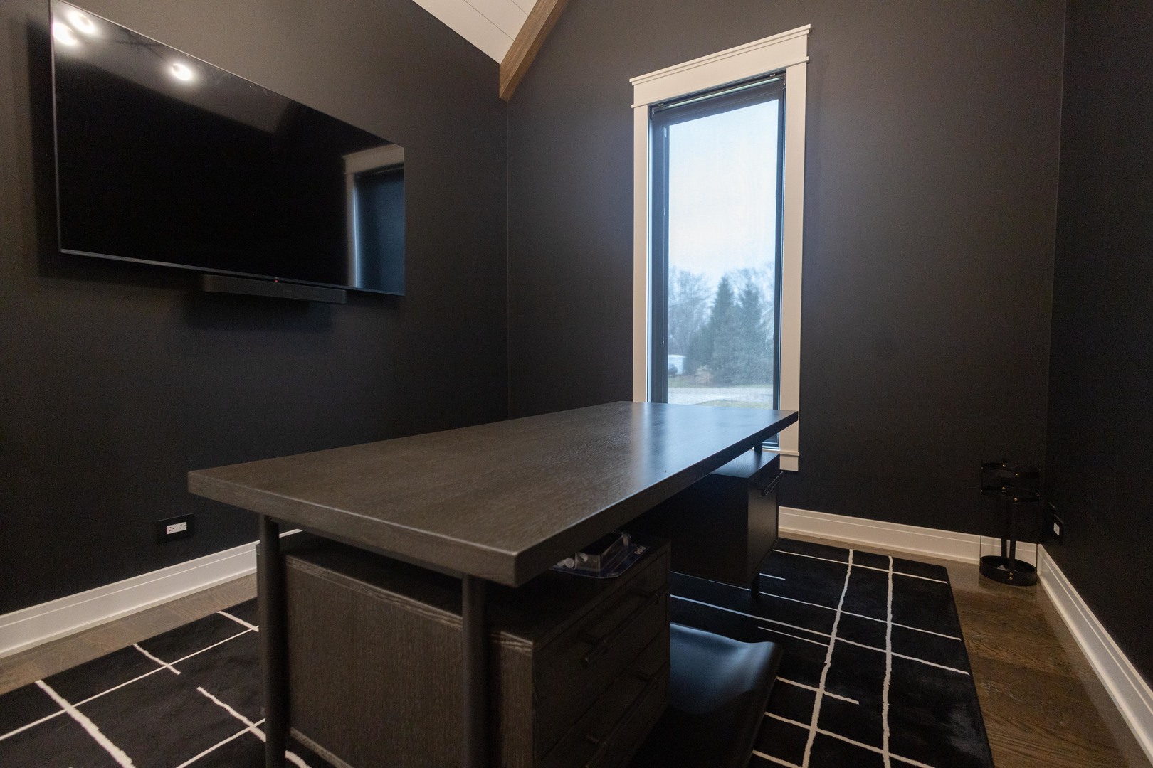 740 67th Place Property Photo 4