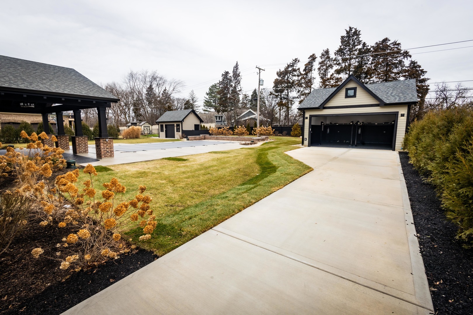 740 67th Place Property Photo 13