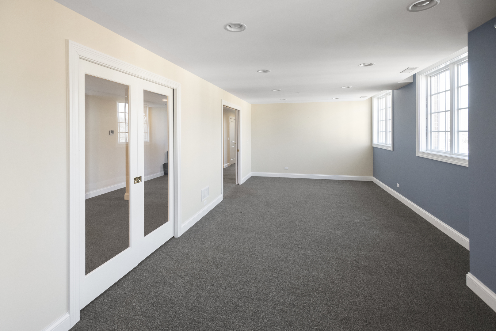 10 E Scranton Avenue Property Photo 12