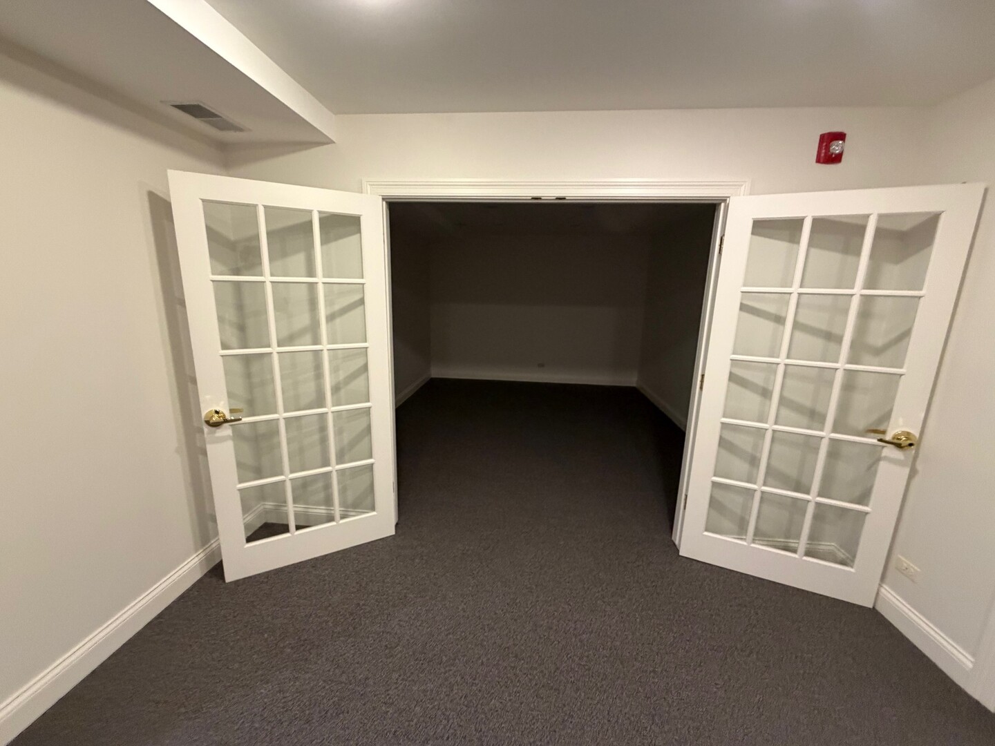 10 E Scranton Avenue Property Photo 15