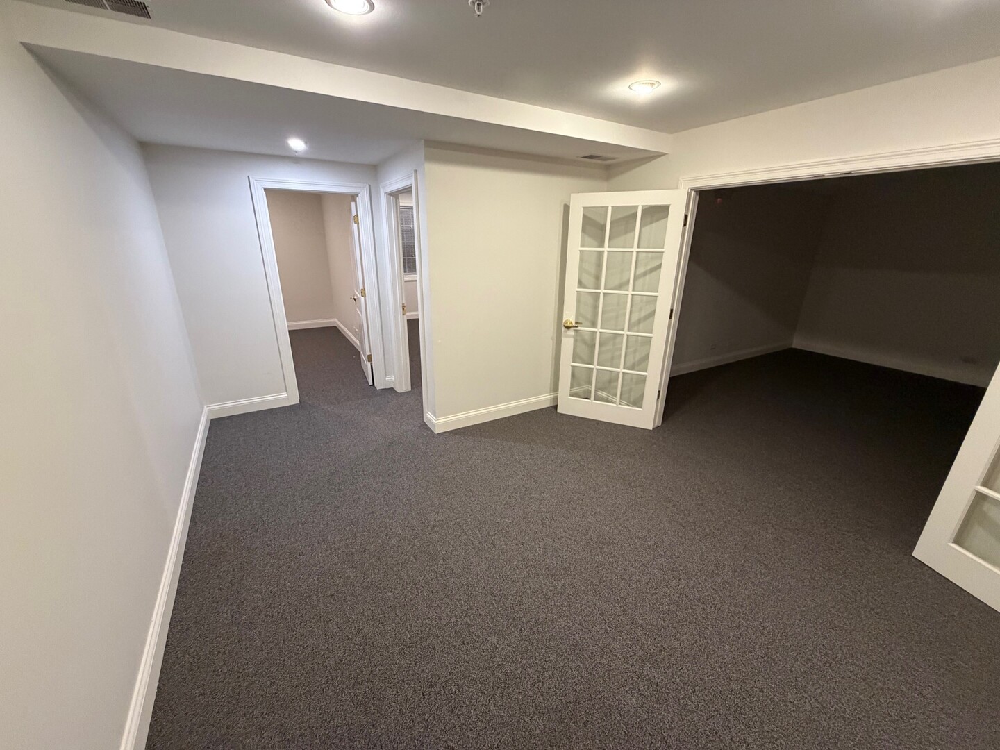 10 E Scranton Avenue Property Photo 17