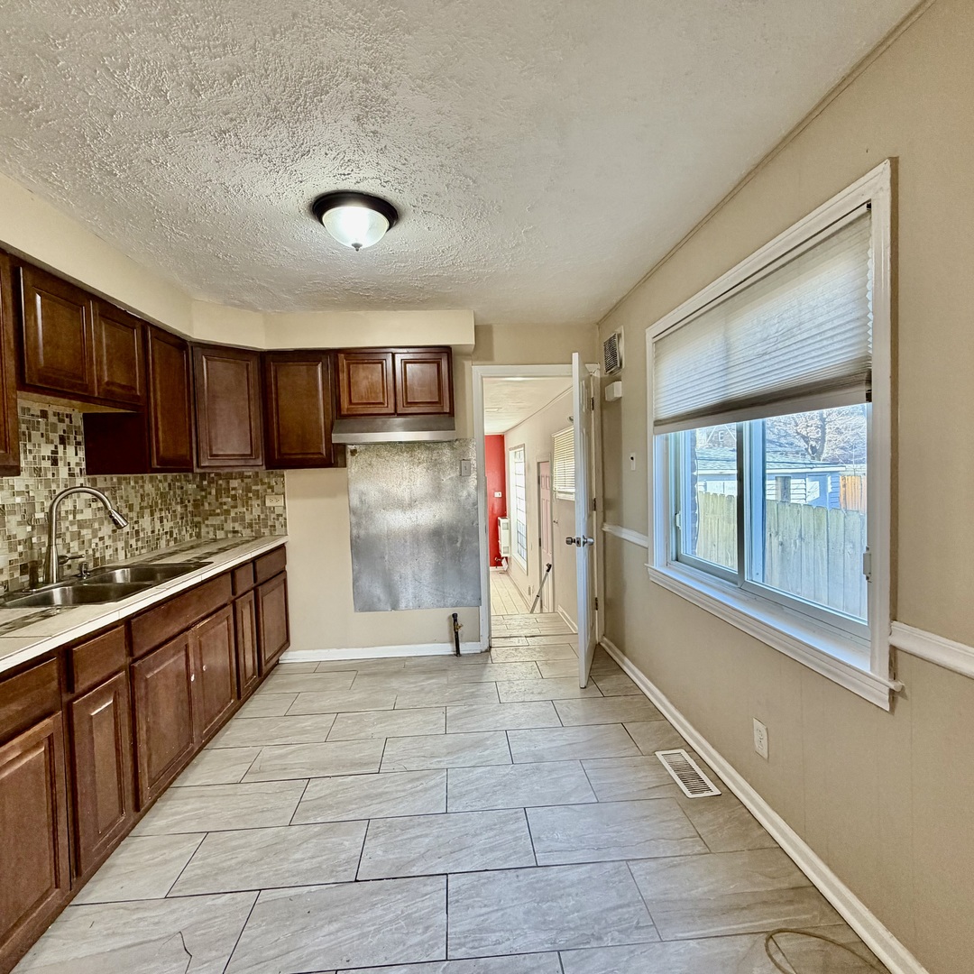 1475 Lincoln Avenue Property Photo 5
