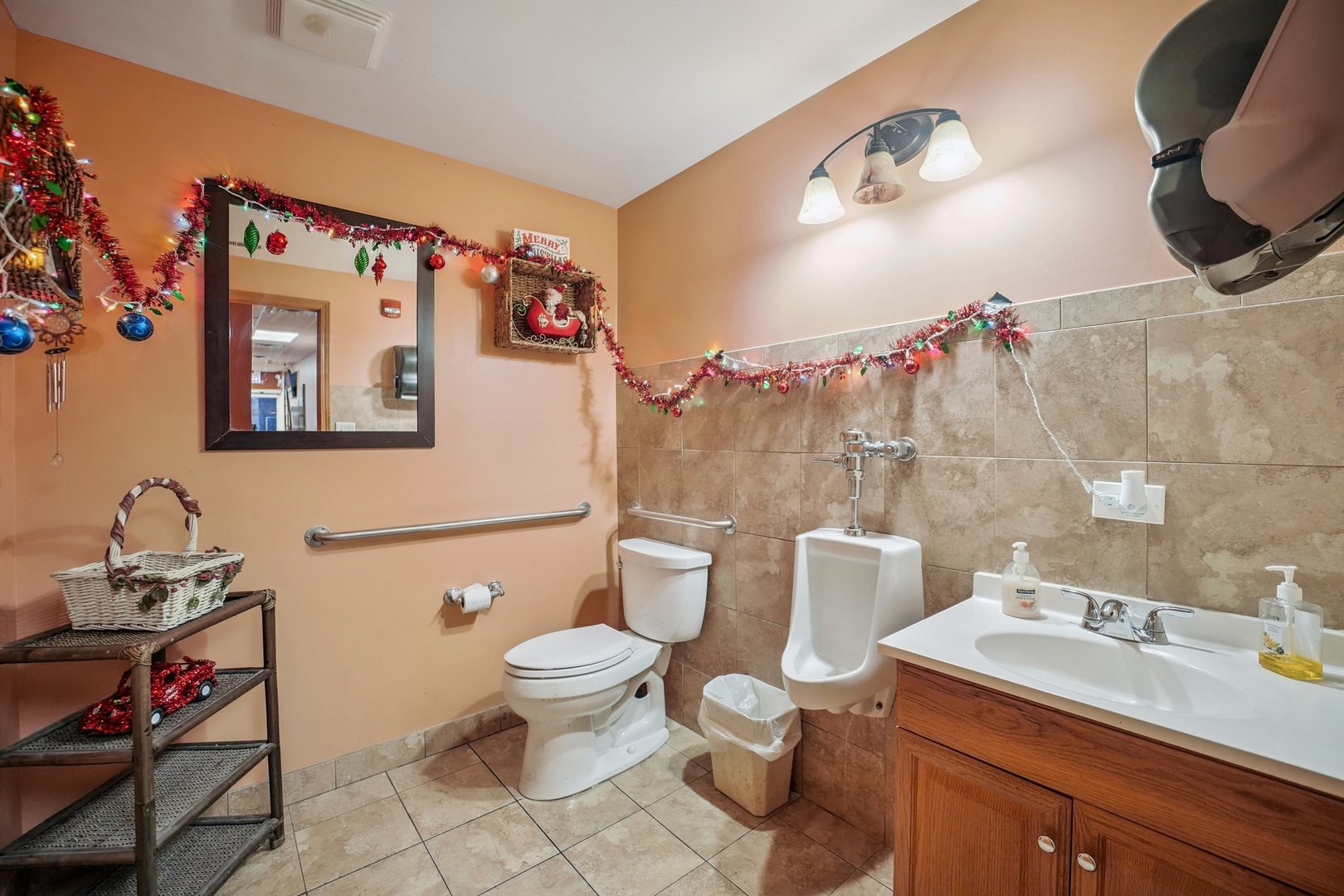 12226 S Harlem Avenue Property Photo 9