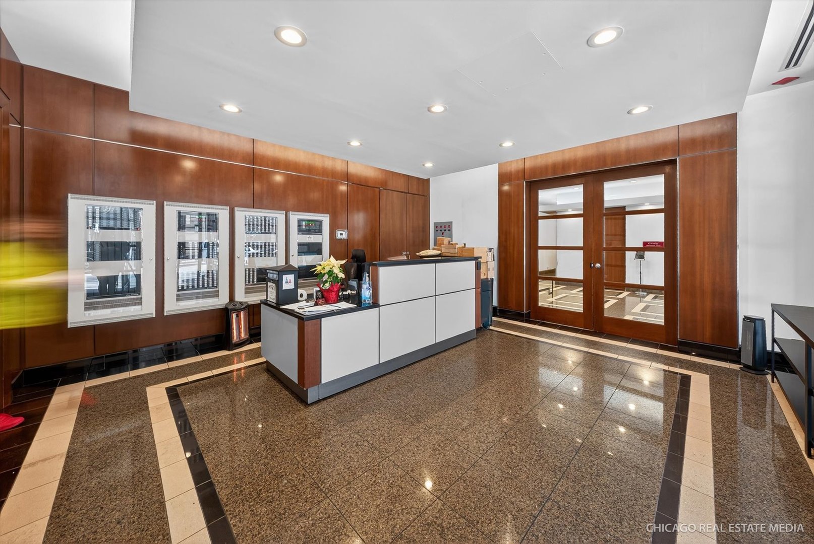 30 E Huron Street 02-com04 Property Photo 4