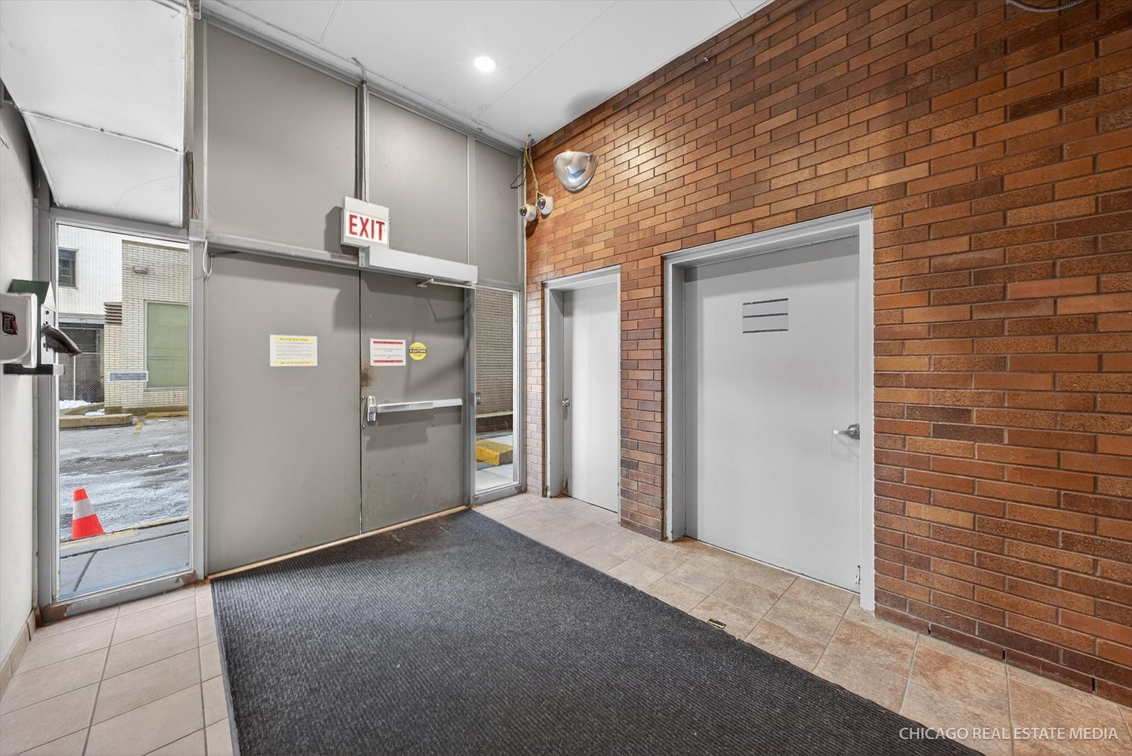 30 E Huron Street 02-com04 Property Photo 15
