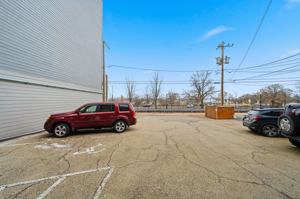 921 S State Street Property Photo 6
