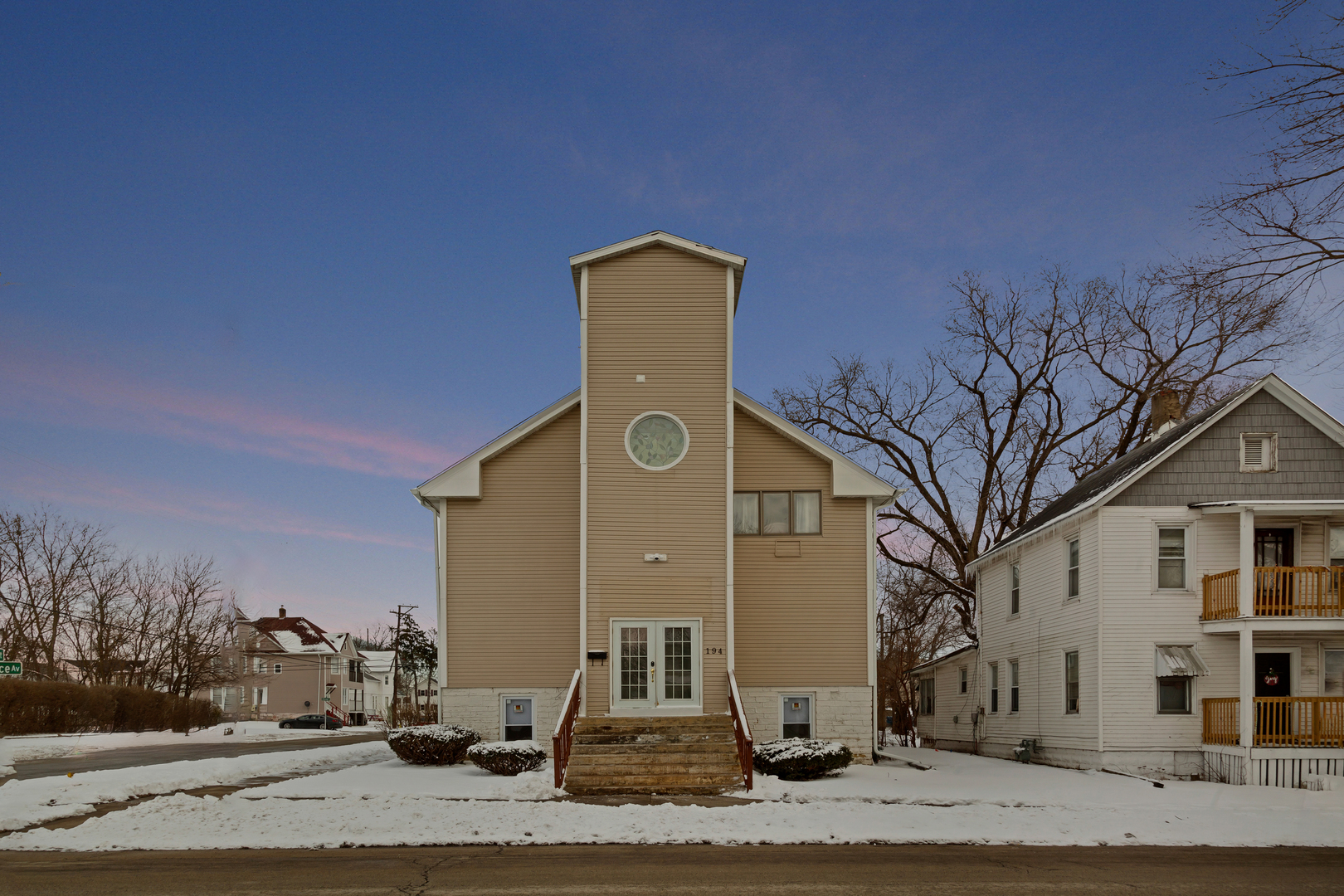 194 N Entrance Avenue Property Photo 2